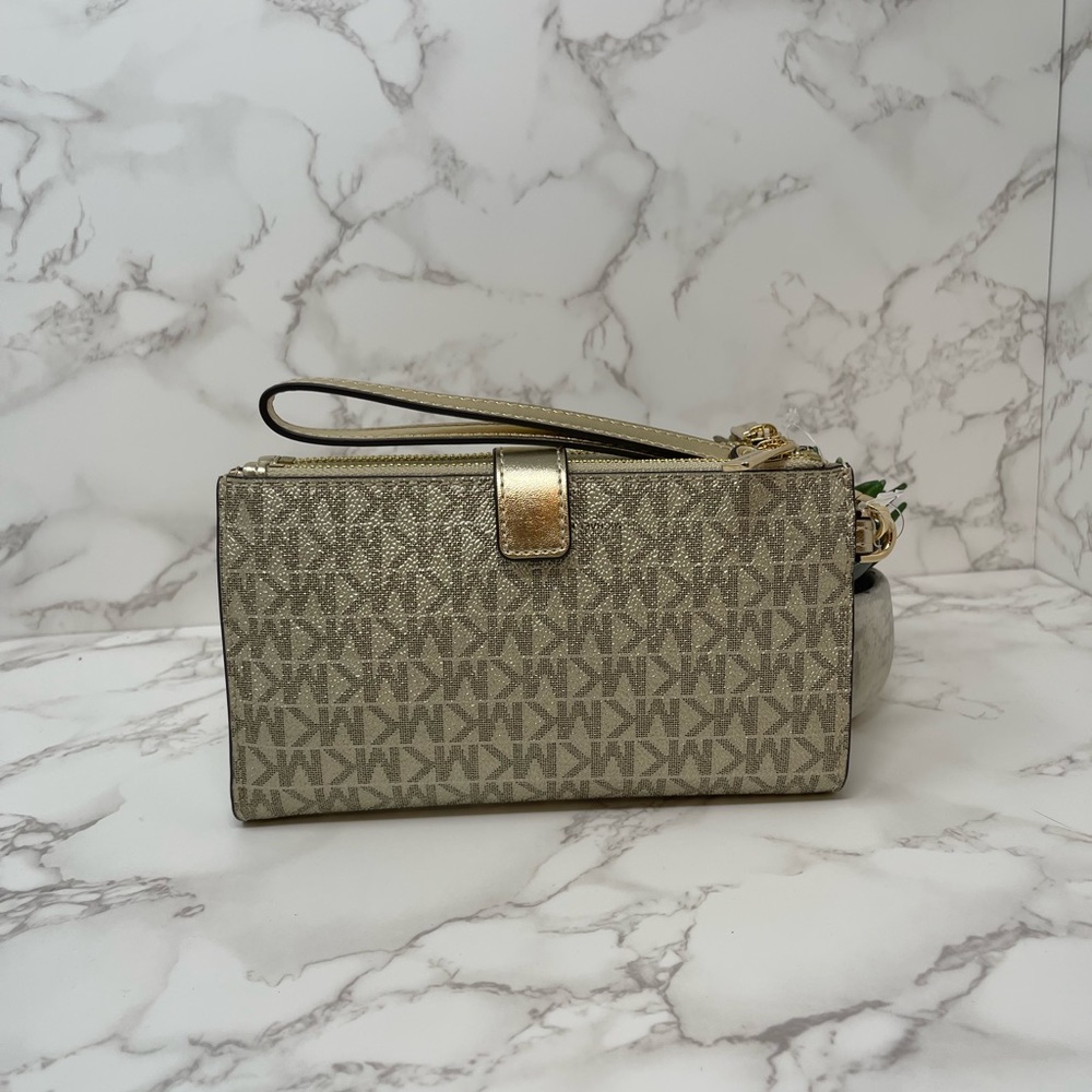 Michael Kors Wallet - Picture 3 of 7